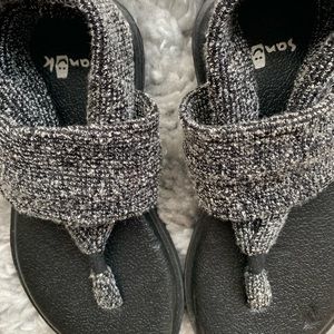 Sanuk sandals, size 10/11 kids